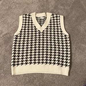 Hollister Oversized Houndstooth Sweater Vest